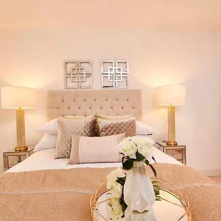 Deluxe City Centre Apt Balcony View& Free Parking! 利兹