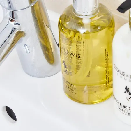 Deluxe City Centre Apt Balcony View& Free Parking! 利兹