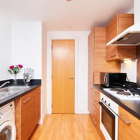 Deluxe City Centre Apt Balcony View& Free Parking! 利兹