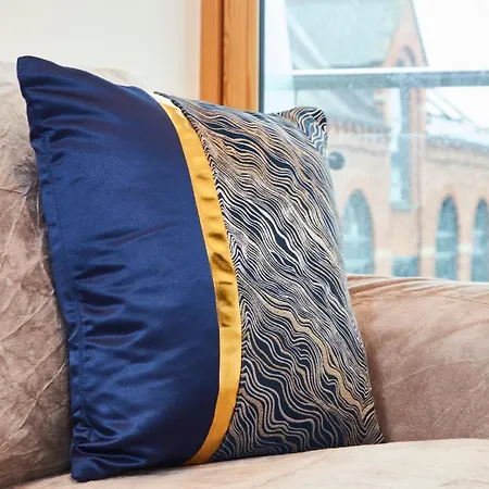 Deluxe City Centre Apt Balcony View& Free Parking! 公寓