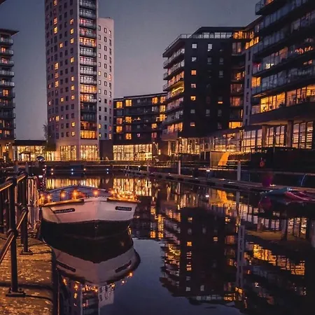 Deluxe City Centre Apt Balcony View& Free Parking! 利兹