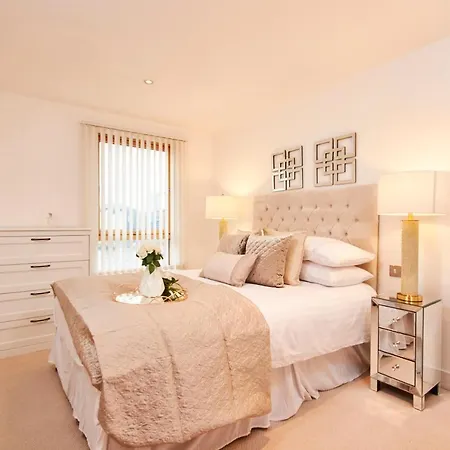 Apartment Deluxe City Centre Apt Balcony View& Free Parking! *