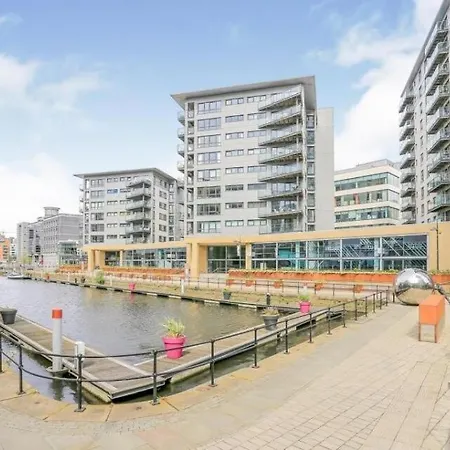 Apartment Deluxe City Centre Apt Balcony View& Free Parking!