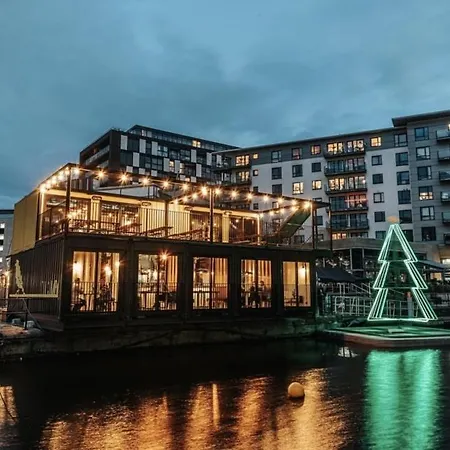 Deluxe City Centre Apt Balcony View& Free Parking!