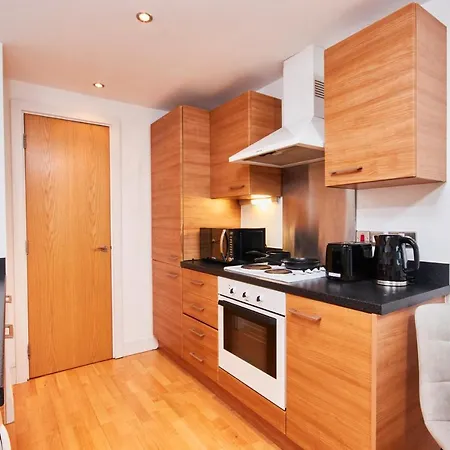 Apartament Deluxe City Centre Apt Balcony View& Free Parking!