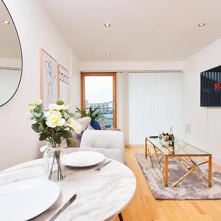 Apartament Deluxe City Centre Apt Balcony View& Free Parking! *