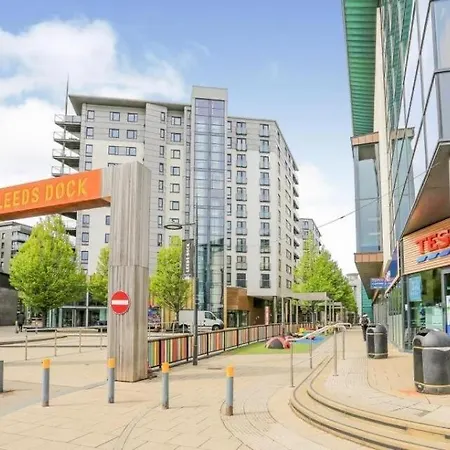 Deluxe City Centre Apt Balcony View& Free Parking!